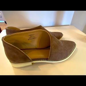 Brown cut out shooties -like new
